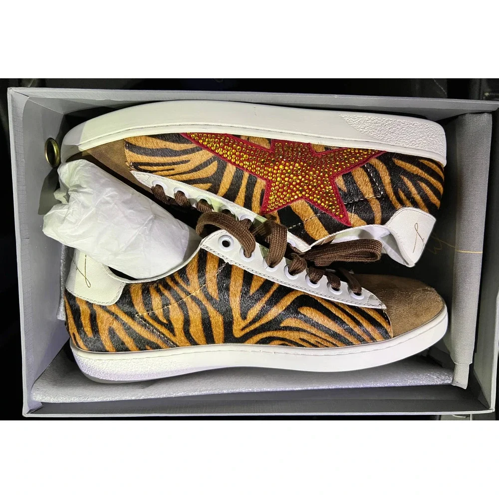 NWT Lola Cruz Star Sneakers - Picture 2 of 5